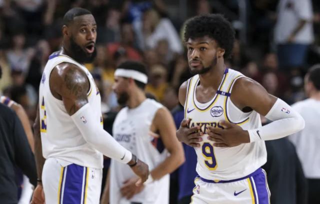 开云登录网址入口-见证历史！詹姆斯父子成功同台 首次连线还远吗？