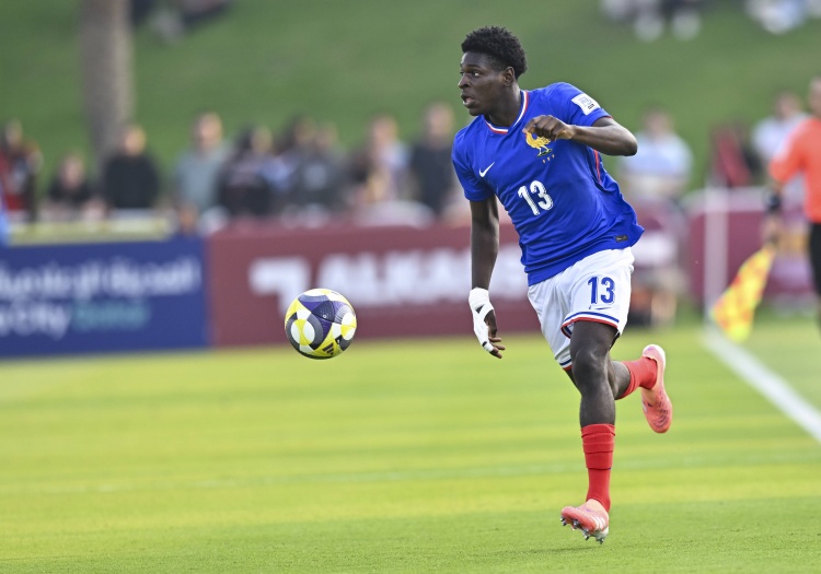 开云线上入口-队报：拜仁和勒沃库森均有意巴黎17岁后卫姆彭巴，拜仁是最大热门