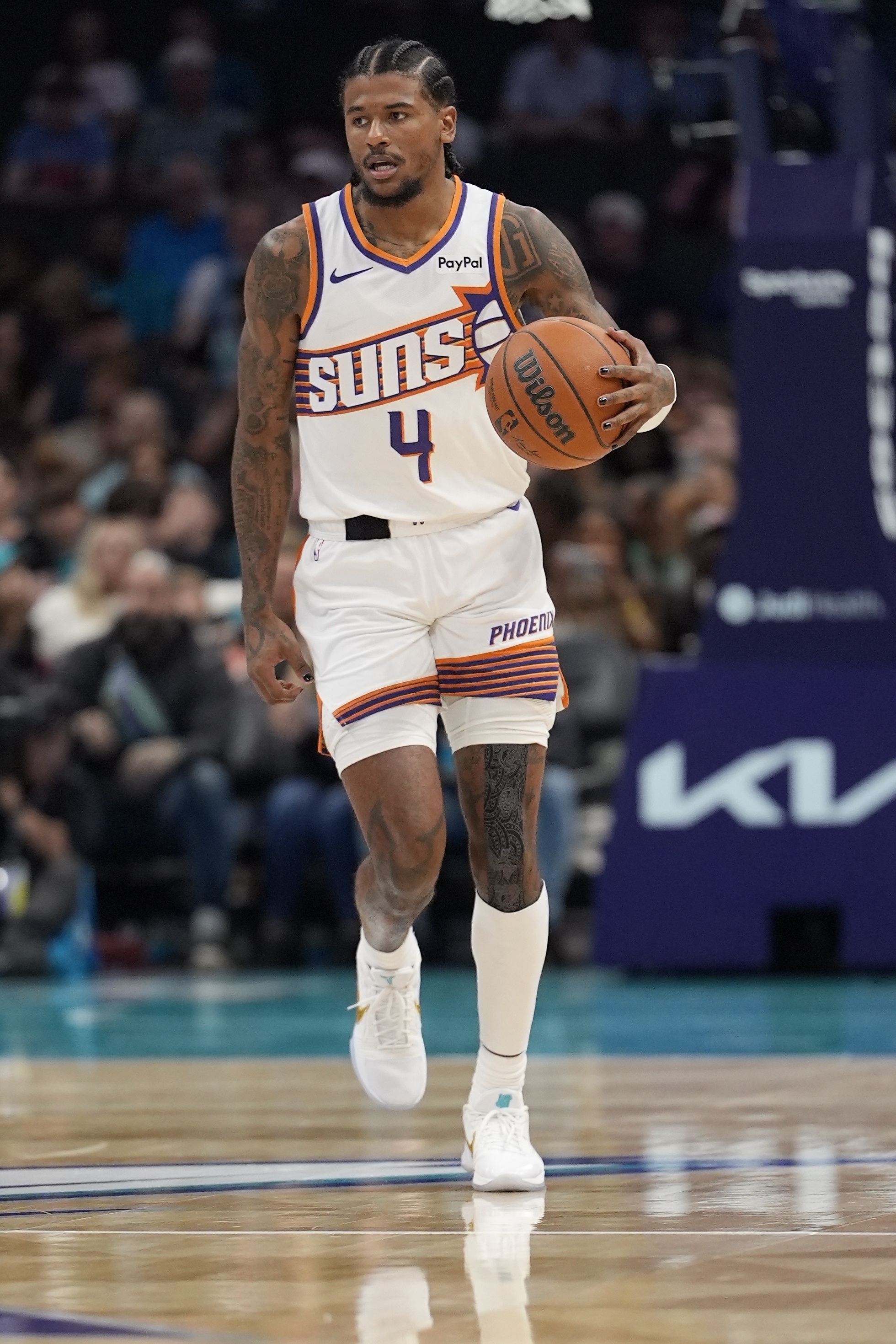 开云下载-杰伦·格林谈失利：球队整体表现远远不够 必须做好篮板卡位